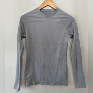 Figs Seamless Under Scrub Long Sleeve Shirt Top Light Grey Women’s XS EUC